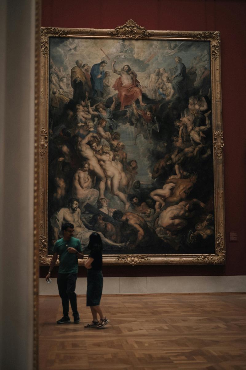museum visitors